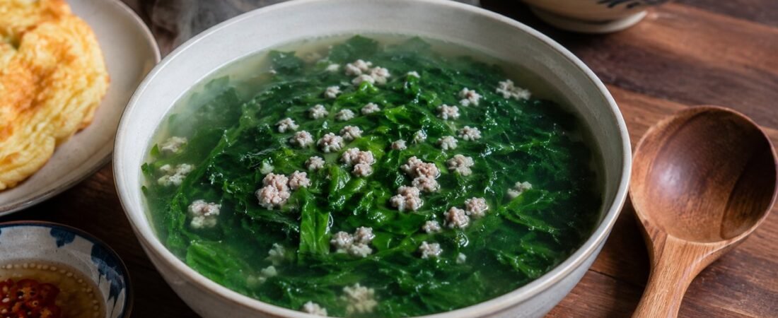 Canh rau ngót nấu thịt bằm ngọt mát, 10 phút là xong