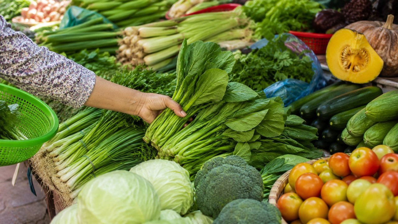 Cách chọn rau củ quả tươi ngon, ít thuốc