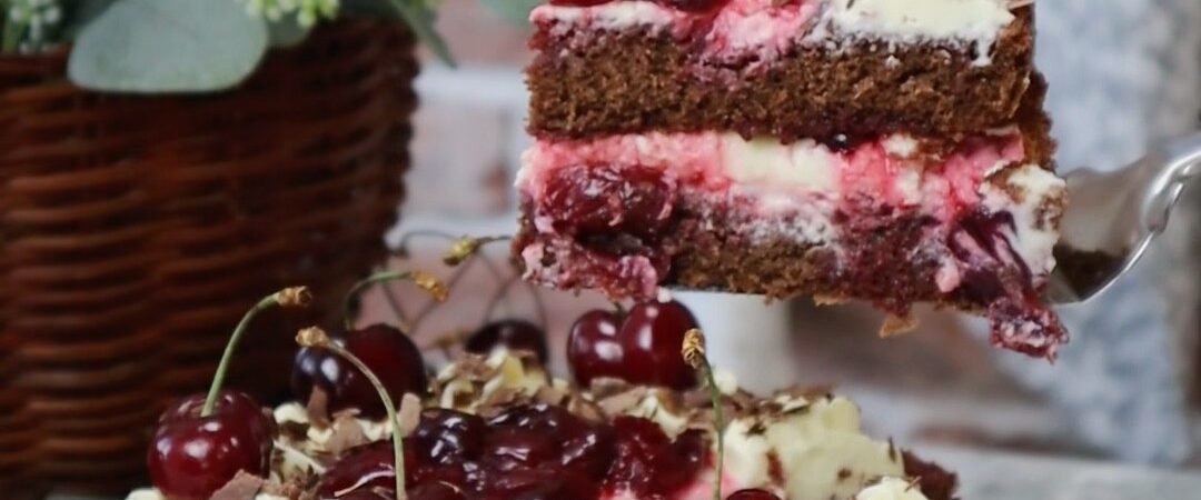 Bánh Black Forest (rừng đen) — mềm ẩm, mát lạnh, sang mà dễ làm